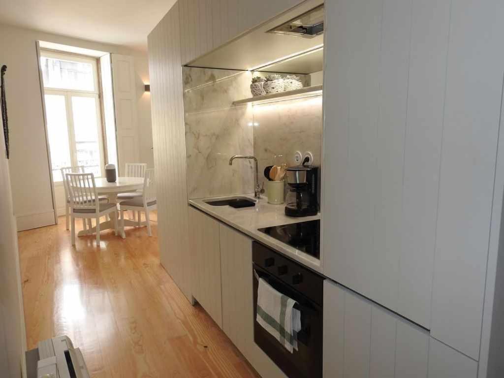 Oporto Delight 1 Luxury Apartment In Historic Center With Balcony Max 4 P Екстериор снимка
